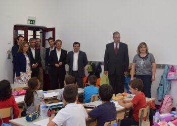 E o sumário é… inauguração de três centros escolares