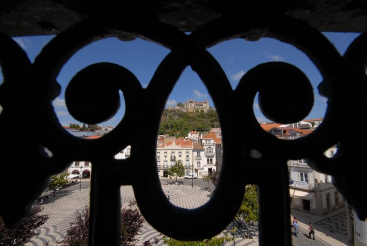 Dinâmica da Praça Rodrigues Lobo pouco ajuda negócios à volta