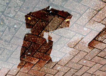Fim-de-semana à chuva e com mar agitado