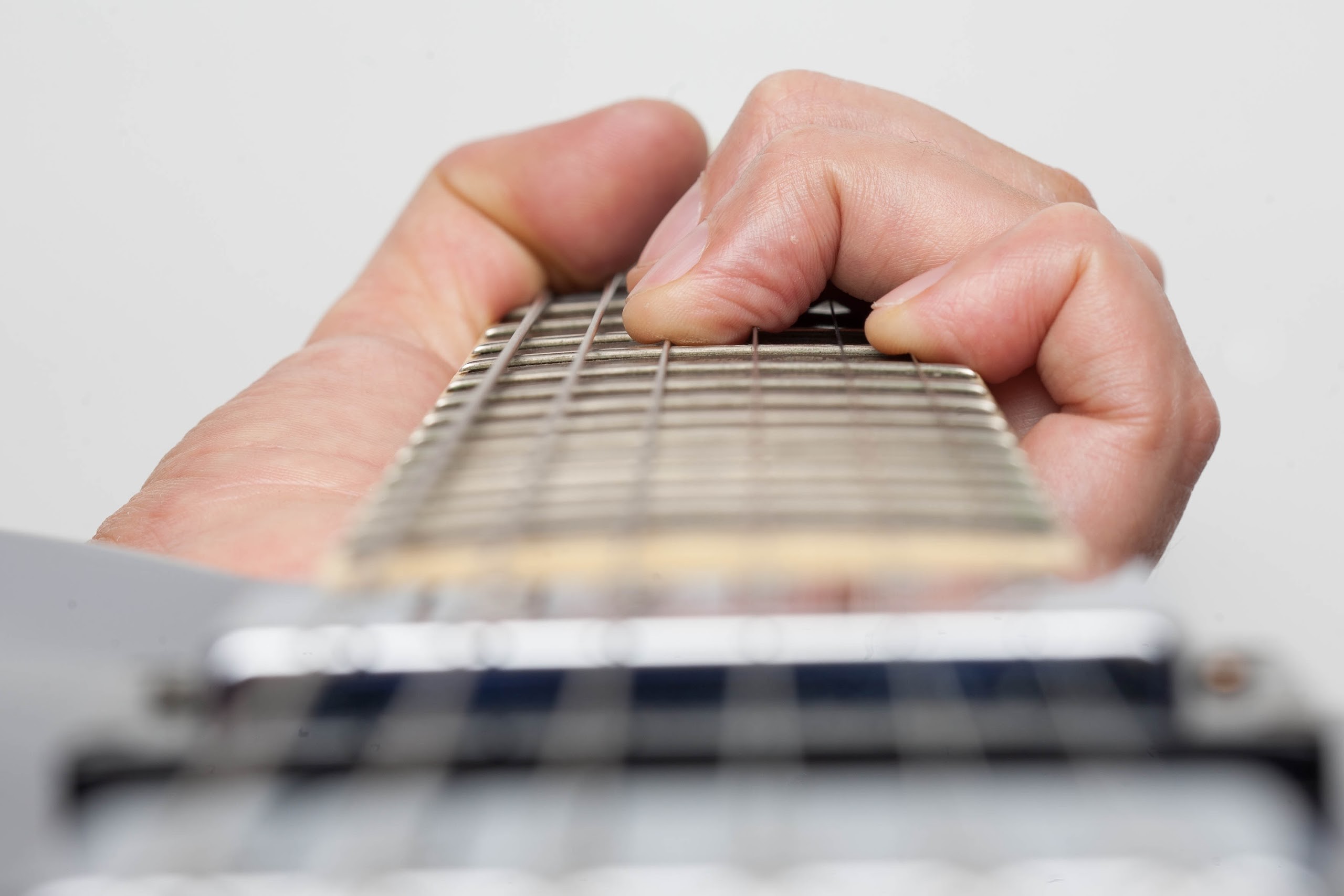 Jovem! Tocas guitarra? Junta-te ao Mamute!