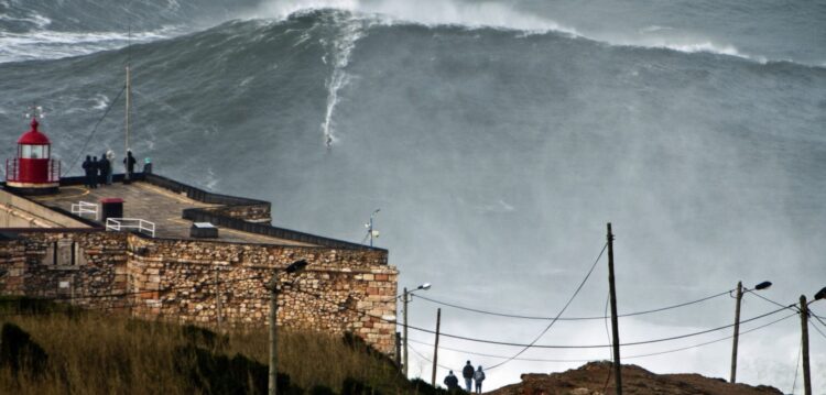 Ondas gigantes e promoção internacional aumentam procura turística na Nazaré
