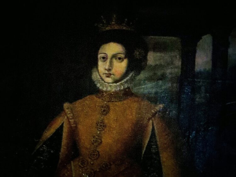 Rainha Santa Isabel de túmulo aberto em 2016