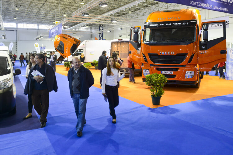 Mais de 130 empresas mostram novidades de transporte e mecânica
