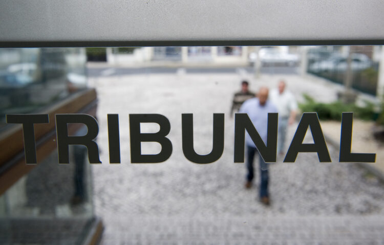 “Não menos de 19 anos de prisão” para homem que terá matado uma mulher à facada