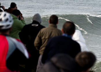 Red Chargers enfrentam canhão da Nazaré