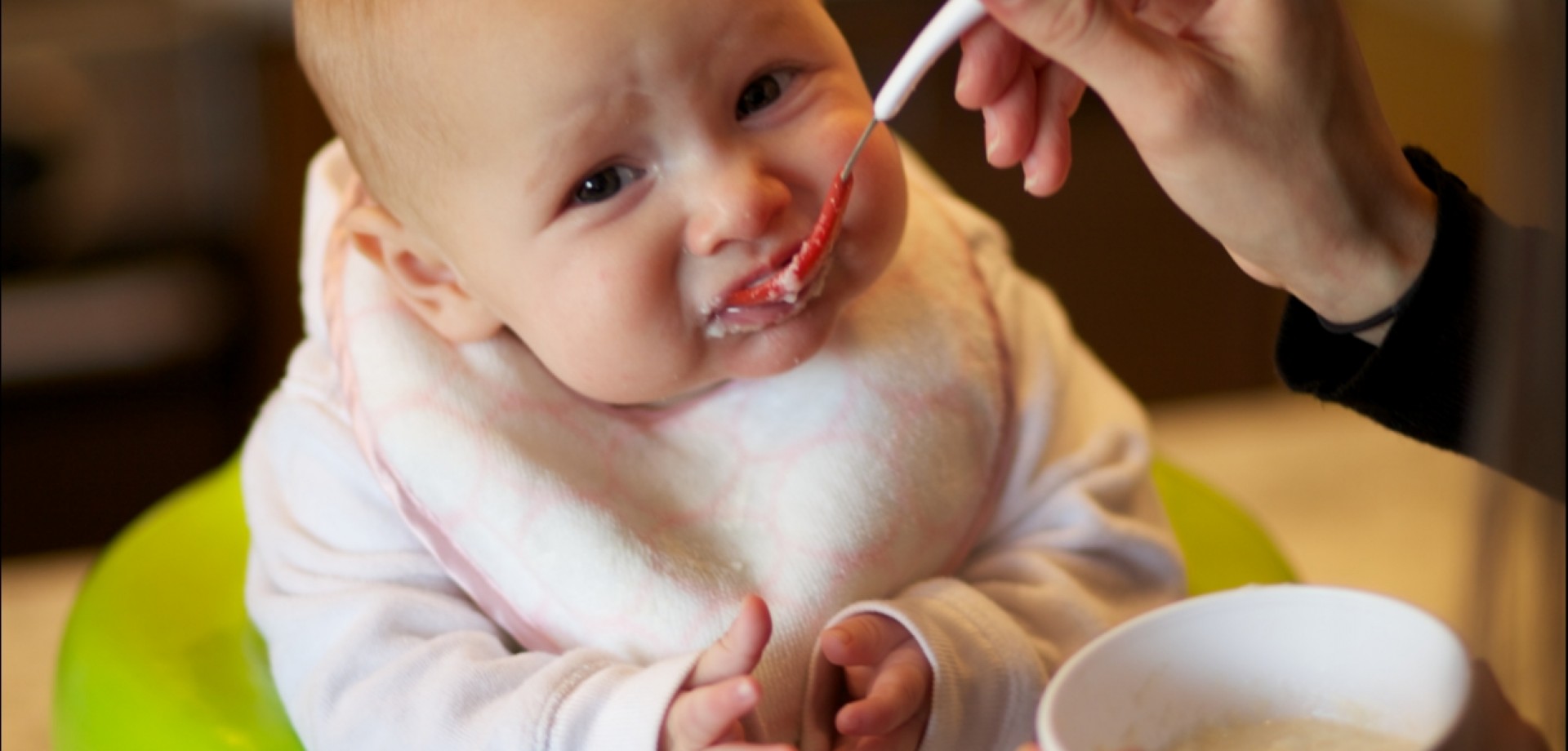 Técnica põe bebés a comer sólidos desde os seis meses