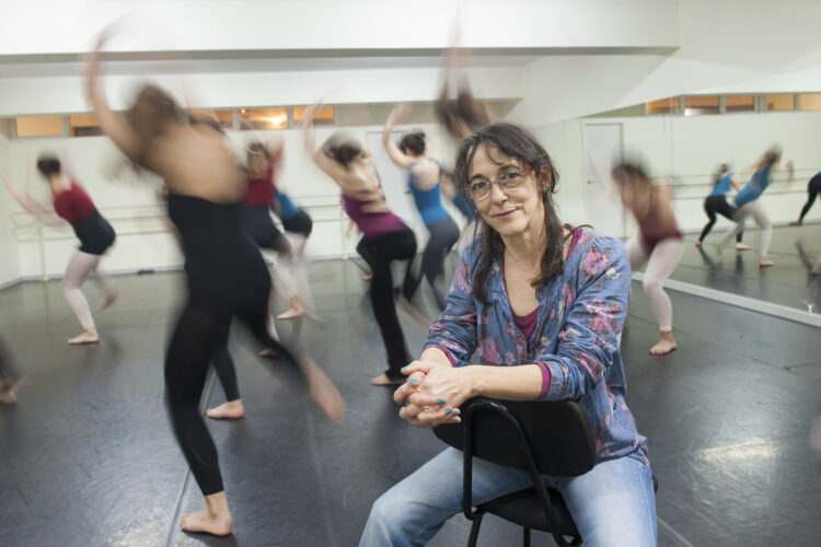 “A cultura não é para dar, é para trocar por dinheiro” – Clara Leão, professora de dança