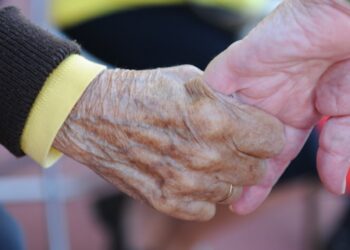 Câmara de Leiria lança cartão que dá benefícios a munícipes com mais de 65 anos