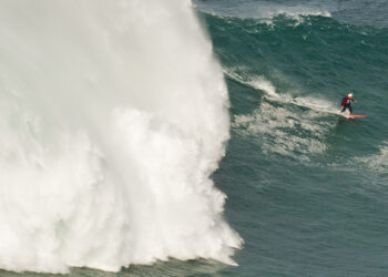 Centro de formação e treino em ondas grandes abre na Nazaré