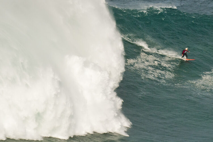 Centro de formação e treino em ondas grandes abre na Nazaré