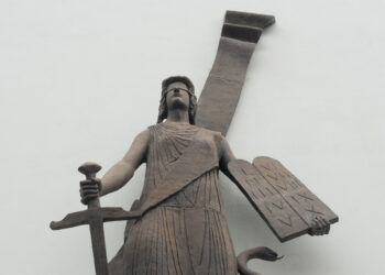 Médico e oficial de justiça de Pombal julgados em Coimbra em burla das pensões