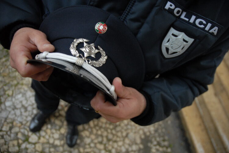 Por que se matam os nossos polícias?