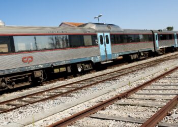 Comboio embateu contra árvore sem causar vítimas em Pombal
