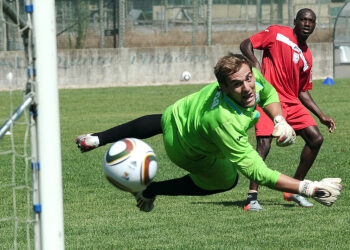 Futebol: Sporting quer Mika