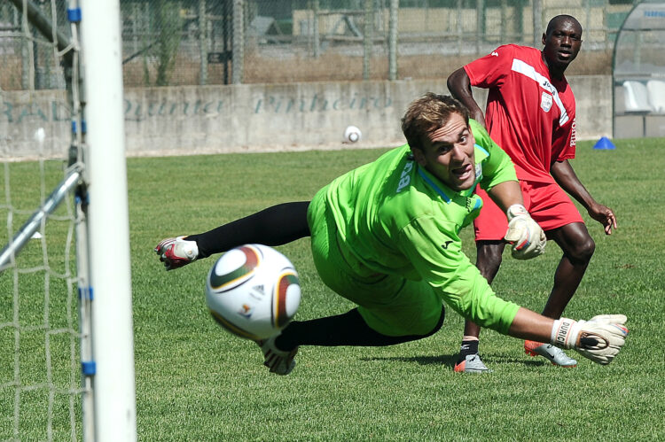Futebol: Sporting quer Mika