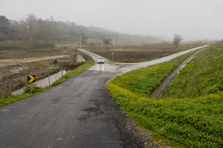 GNR de Leiria encerra estrada na Carreira devido a subida do rio Lis