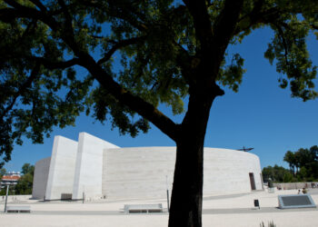 Homem encontrado morto na Basílica da Santíssima Trindade