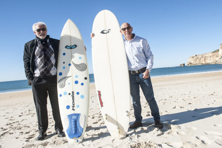 Joaquim e João Grilo: são eles o pai e o tio do surf na Nazaré