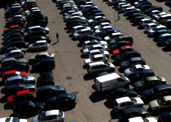 Vendas de automóveis subiram 24% durante o último ano