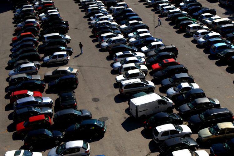 Vendas de automóveis subiram 24% durante o último ano