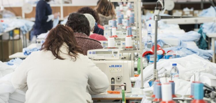 Bainha Aberta, a empresa que produz fardas especiais para mercado alemão