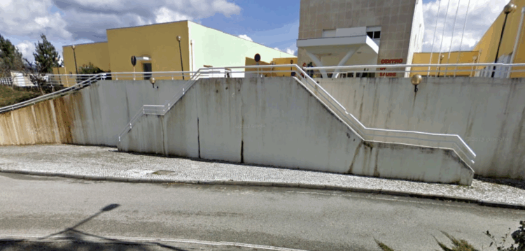 Concentração à porta do centro de saúde de Castanheira de Pera a exigir médico de família