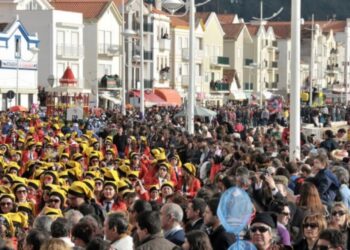 De norte a sul é grande a folia do Entrudo