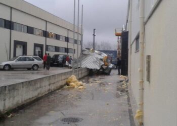 Mini-tornado provocou danos em cinco empresas da Marinha Grande