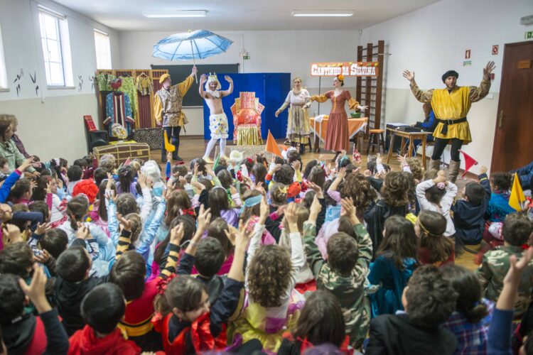 Quando as crianças não vão ao teatro… vai o teatro à escola