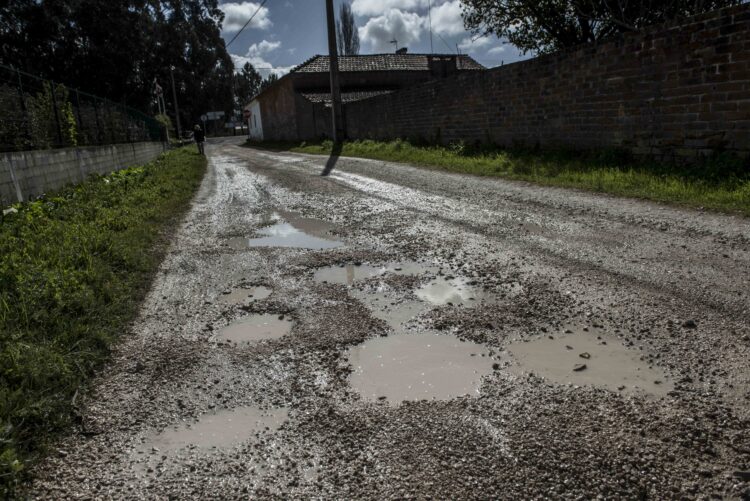 A minha estrada tem mais buracos do que a tua