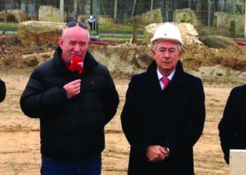 Carlos de Matos constrói centro comercial português em França