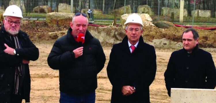 Carlos de Matos constrói centro comercial português em França