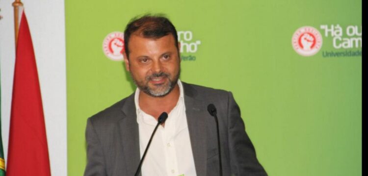 Estatutos forçam Daniel Adrião a concorrer a líder do PS