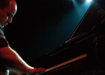 Fabrício Cordeiro apresenta novas músicas na Cooperativa