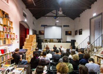 Folio recebe um Prémio Nobel da Literatura, estuda a Utopia e ouve Camané e Jobim