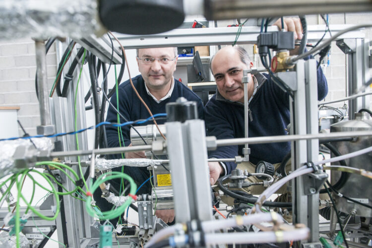 Laboratório de Engenharia Automóvel disponível para investigação de topo