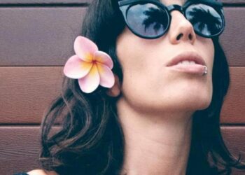 Vamos com a designer Ana Rita Sousa através de álbuns fotográficos de família, avós com design, óculos biodegradáveis e galerias de exclamar oh!