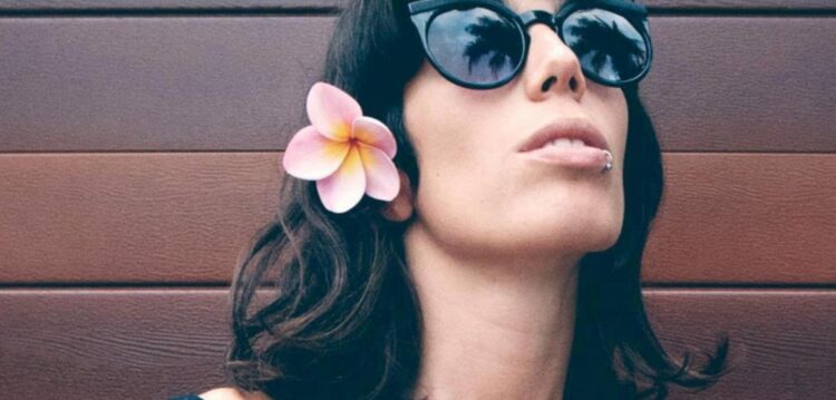 Vamos com a designer Ana Rita Sousa através de álbuns fotográficos de família, avós com design, óculos biodegradáveis e galerias de exclamar oh!