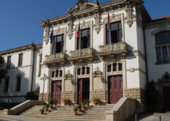 Câmara prepara hasta pública para esplanada  no Jardim Luís de Camões