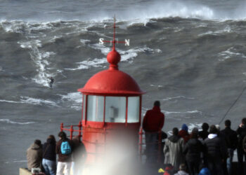 Circuito mundial de ondas grandes com paragem marcada na Nazaré