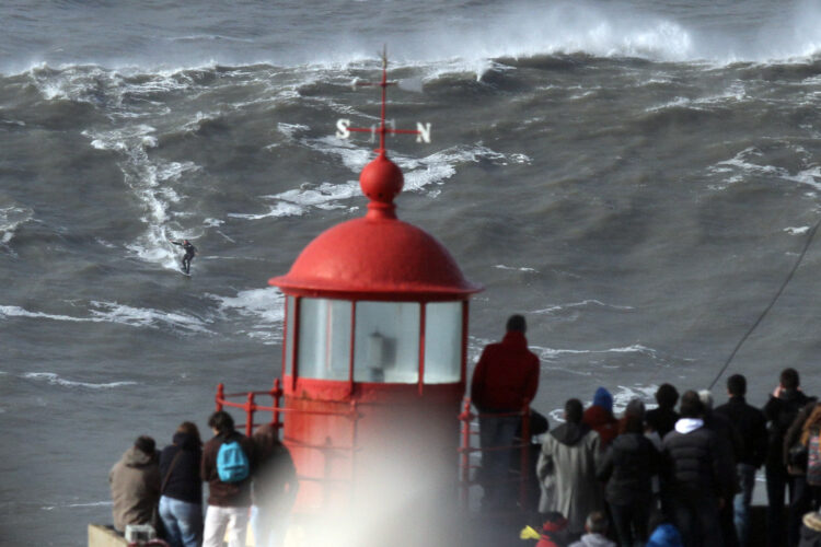 Circuito mundial de ondas grandes com paragem marcada na Nazaré