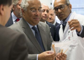 Costa promete pagar 450 milhões em incentivos até final deste ano