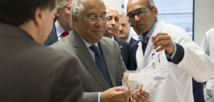 Costa promete pagar 450 milhões em incentivos até final deste ano