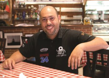 João Gordo com casa renovada, uma marca de cerveja e um jornal