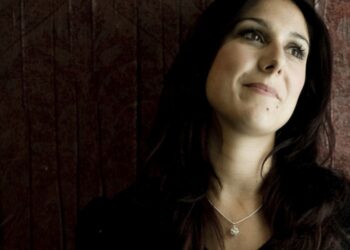Ana Lázaro edita livro infantil