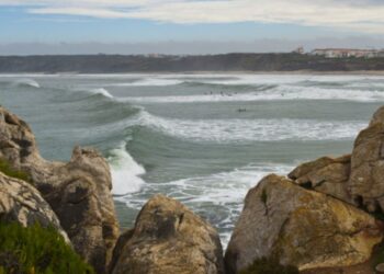 Australianos querem produzir energia nas ondas de Peniche
