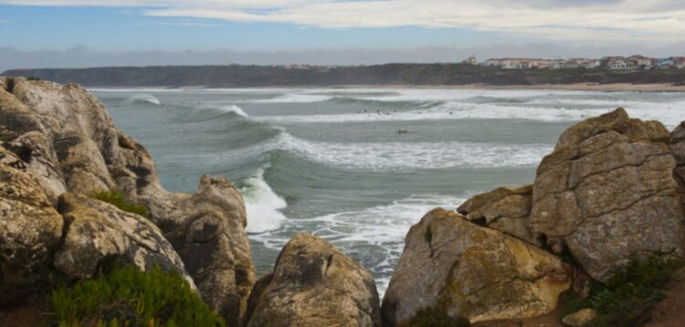 Australianos querem produzir energia nas ondas de Peniche