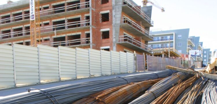 OE “trava” relançamento da construção