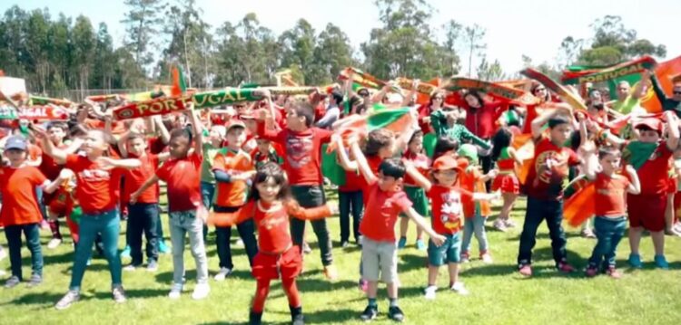 Projecto “Uma canção por um sorriso” grava videoclipe de apoio à Selecção Portuguesa de Futebol