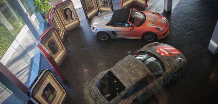 Centro Porsche Leiria mostra obras de Warhol